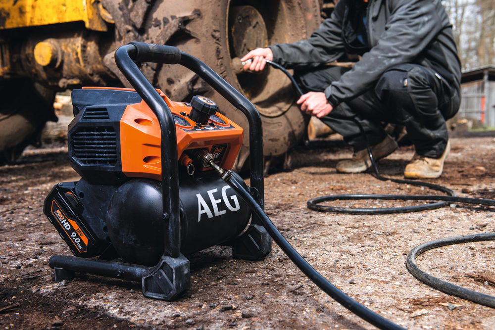 Компрессор безмасляный коаксиальный аккумуляторный AEG BK18-38BL-0 (без батареи)