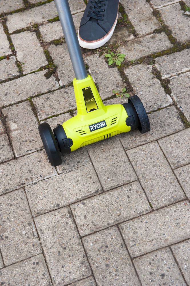 ONE + / Машина щеточная RYOBI RY18PCA-0 (без батареи)