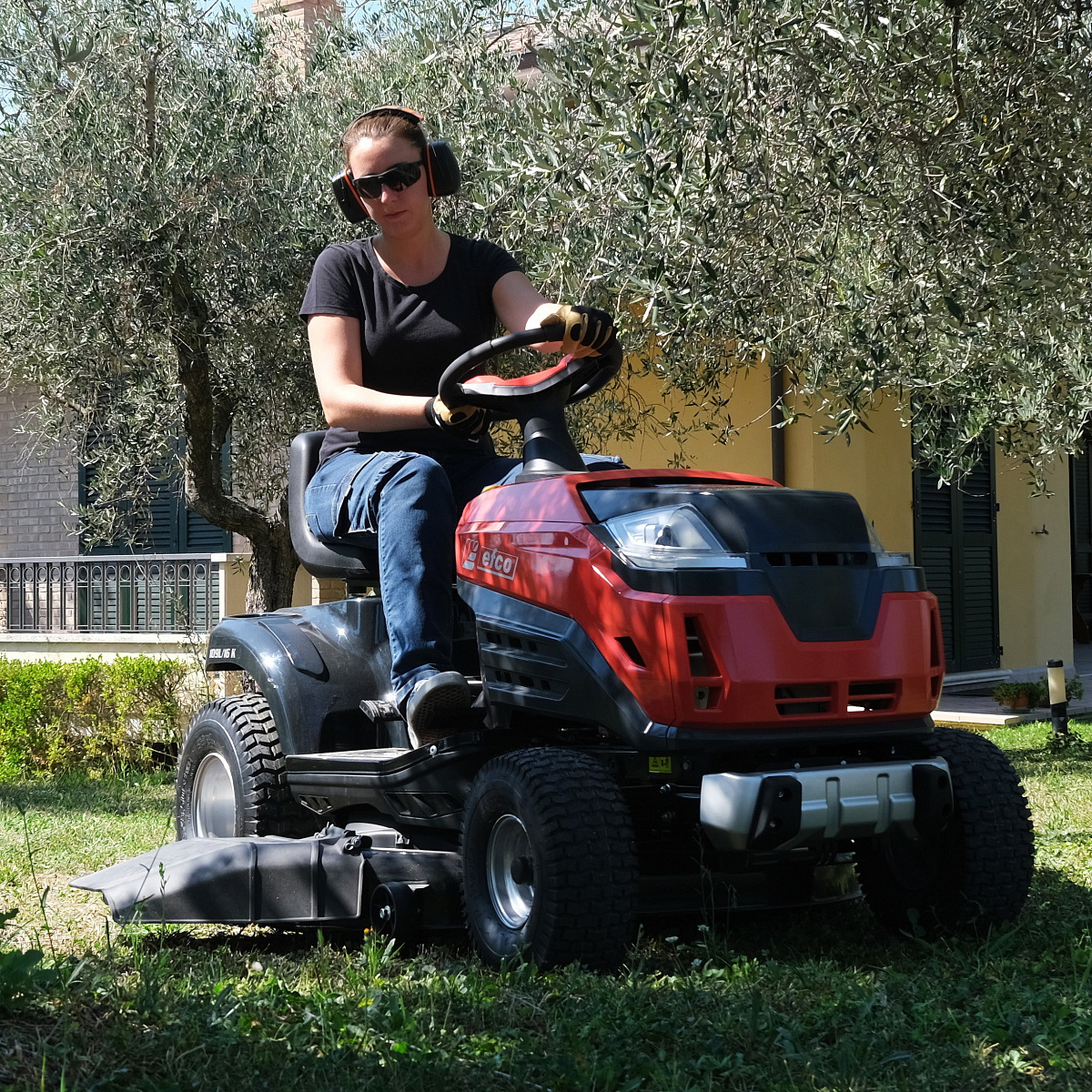 Газонокосилка с сиденьем (минитрактор) EFCO EF 109L/16 K