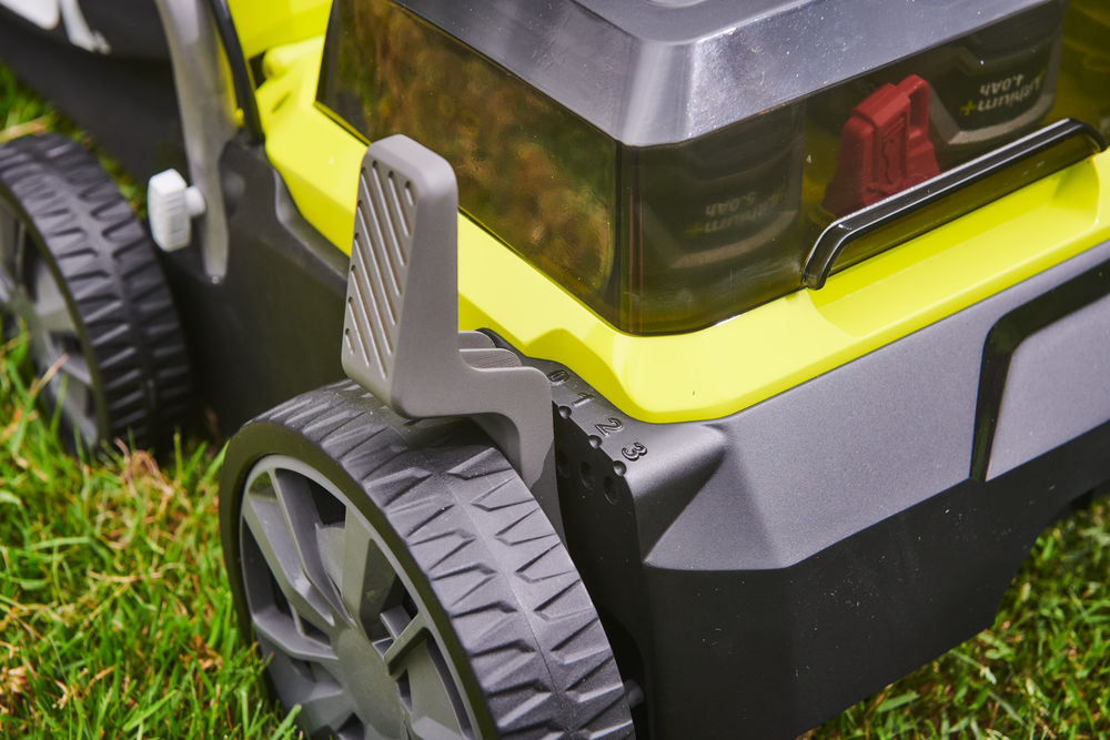 ONE + / Аэратор-скарификатор RYOBI RY18SFX35A-0 (без батареи)