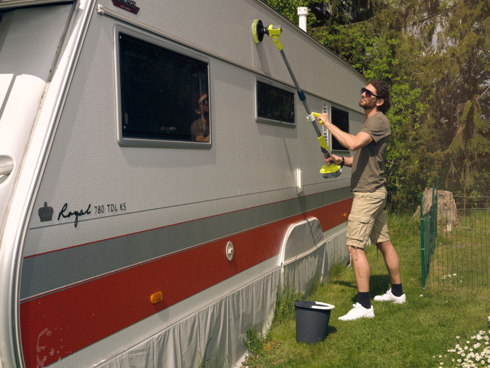 ONE + / Телескопическая щетка RYOBI R18TPS (без батареи)