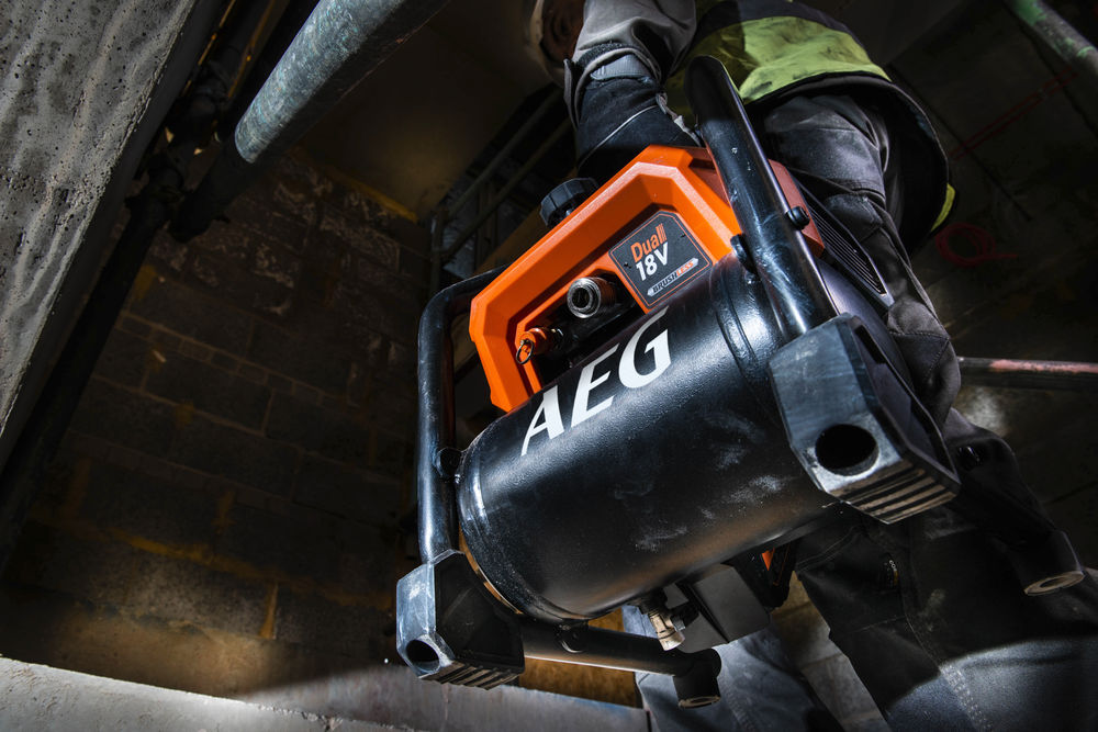 Компрессор безмасляный коаксиальный аккумуляторный AEG BK18-38BL-0 (без батареи)