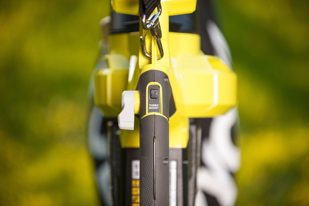 ONE + / Воздуходувка-пылесос садовая бесщеточная RYOBI OBV18 (без батареи)