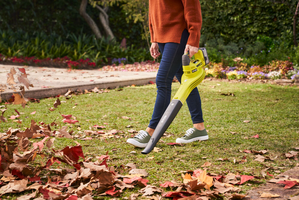 ONE + / Воздуходувка садовая RYOBI OBL1820S (без батареи)