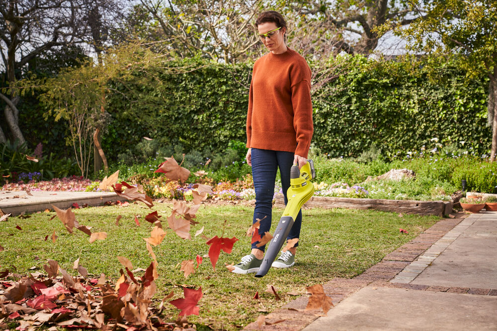 ONE + / Воздуходувка садовая RYOBI OBL1820S (без батареи)