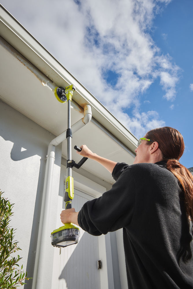 ONE + / Телескопическая щетка RYOBI R18TPS (без батареи)