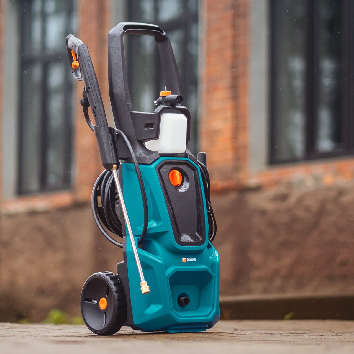 Мойка высокого давления Bort BHR-2700-R